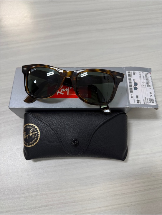 Ray-Ban Other - Ray-Ban wayfarer rb4340